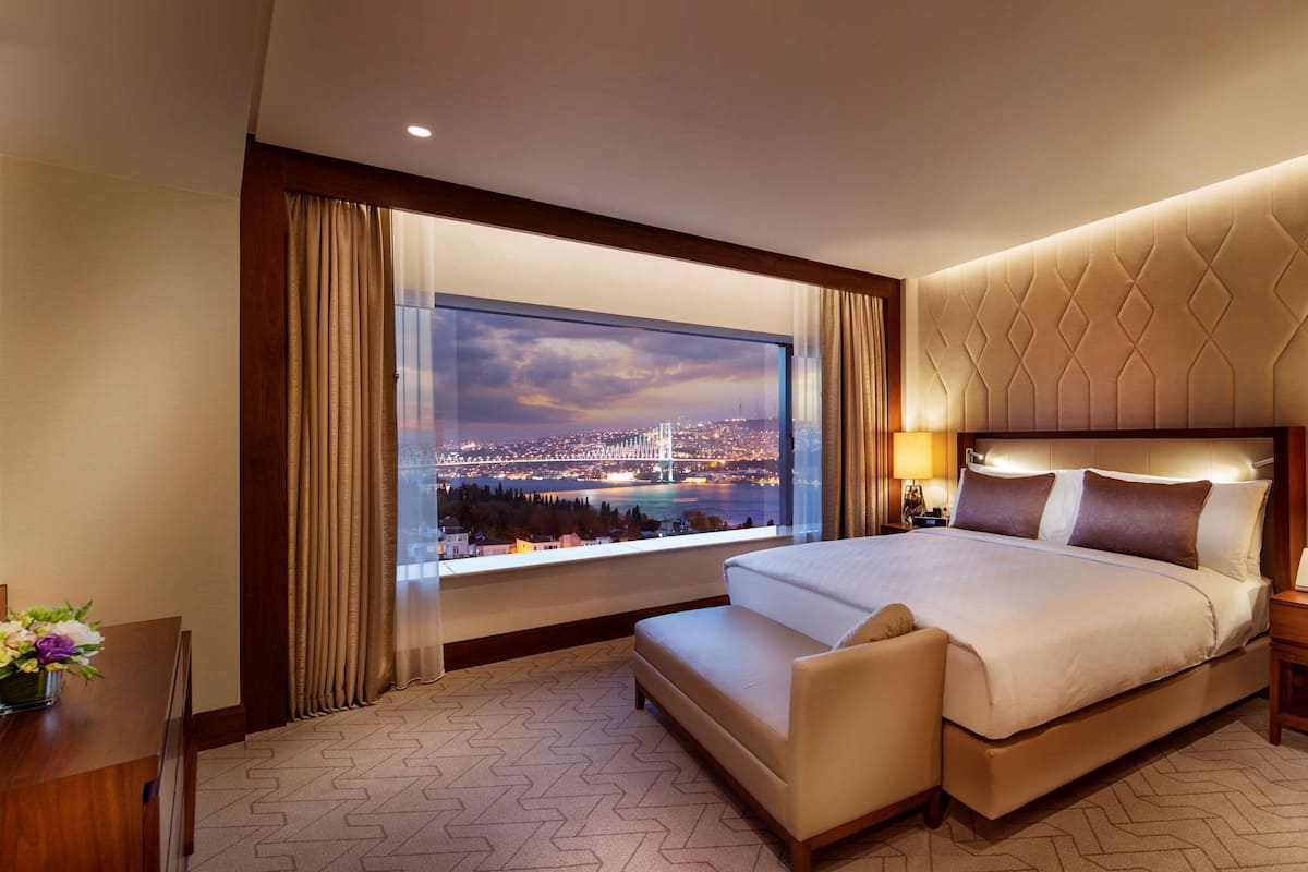 Suite, 1 letto king (Bosphorus) | Biancheria da letto di alta qualità, minibar, una cassaforte in camera