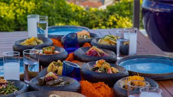 2 restaurants, serveren ontbijt, lunch, diner, Italiaanse gerechten