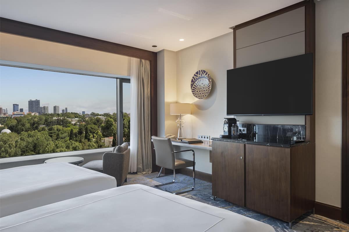 1 bedroom, premium bedding, minibar, in-room safe