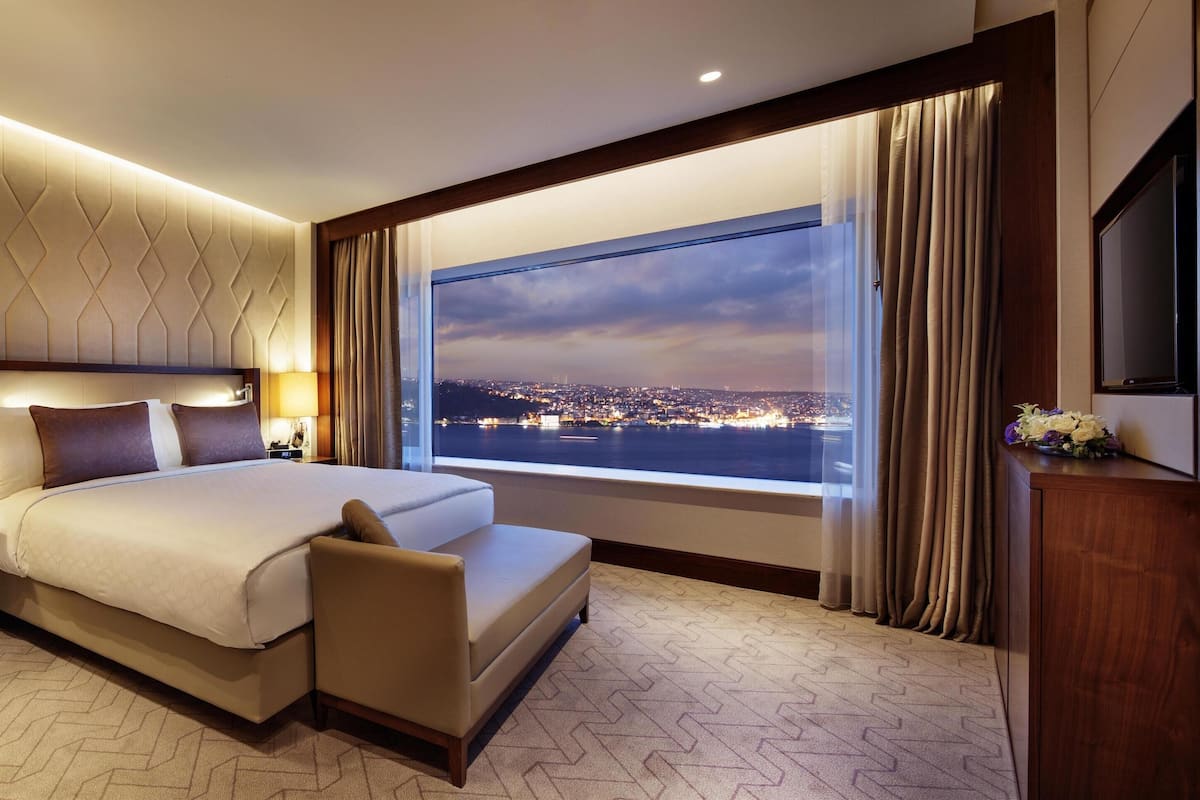 1 bedroom, premium bedding, minibar, in-room safe