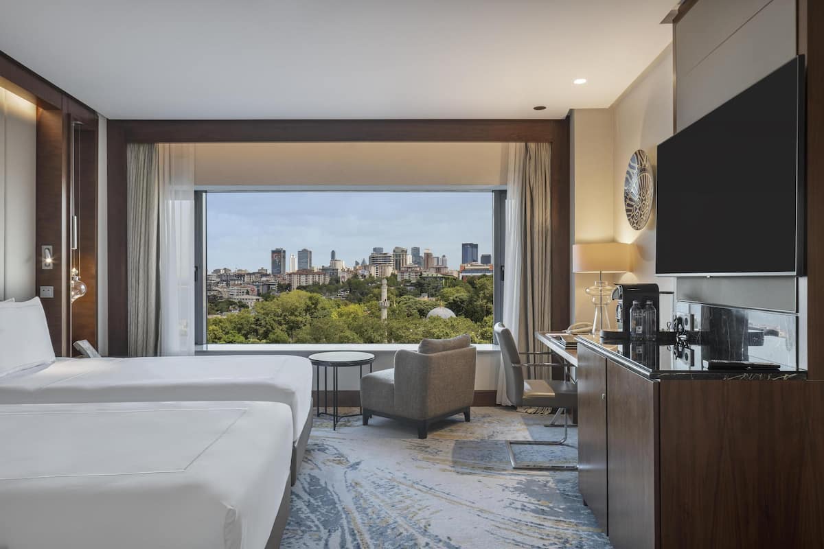 1 bedroom, premium bedding, minibar, in-room safe
