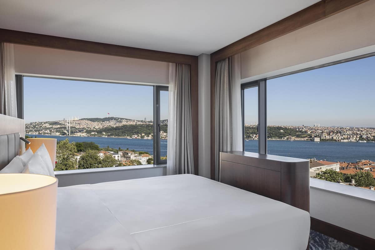 套房, 1 張特大雙人床 (Bosphorus) | 高級寢具、迷你吧、房內夾萬、書桌
