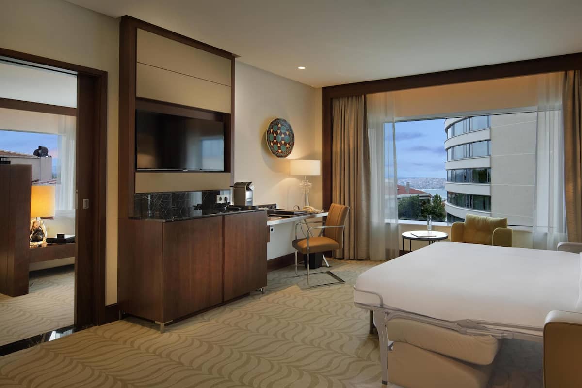 1 bedroom, premium bedding, minibar, in-room safe