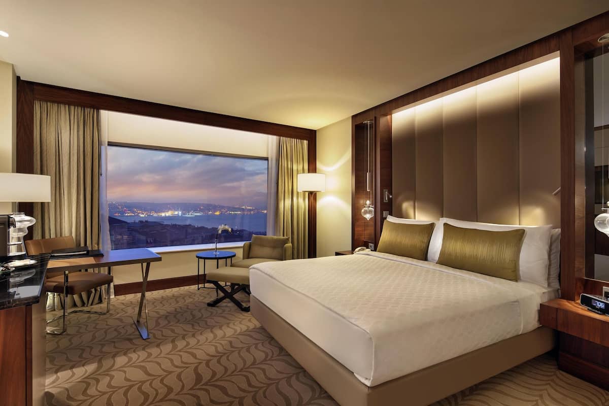 1 bedroom, premium bedding, minibar, in-room safe
