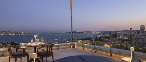 Suite, 1 très grand lit (Ambassador) | Vue de la chambre