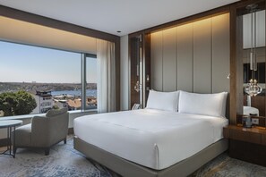 1 bedroom, premium bedding, minibar, in-room safe