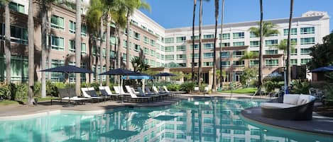 AuĂenpool, geöffnet von 07:00 Uhr bis 22:00 Uhr, Cabañas (gegen GebĂŒhr)