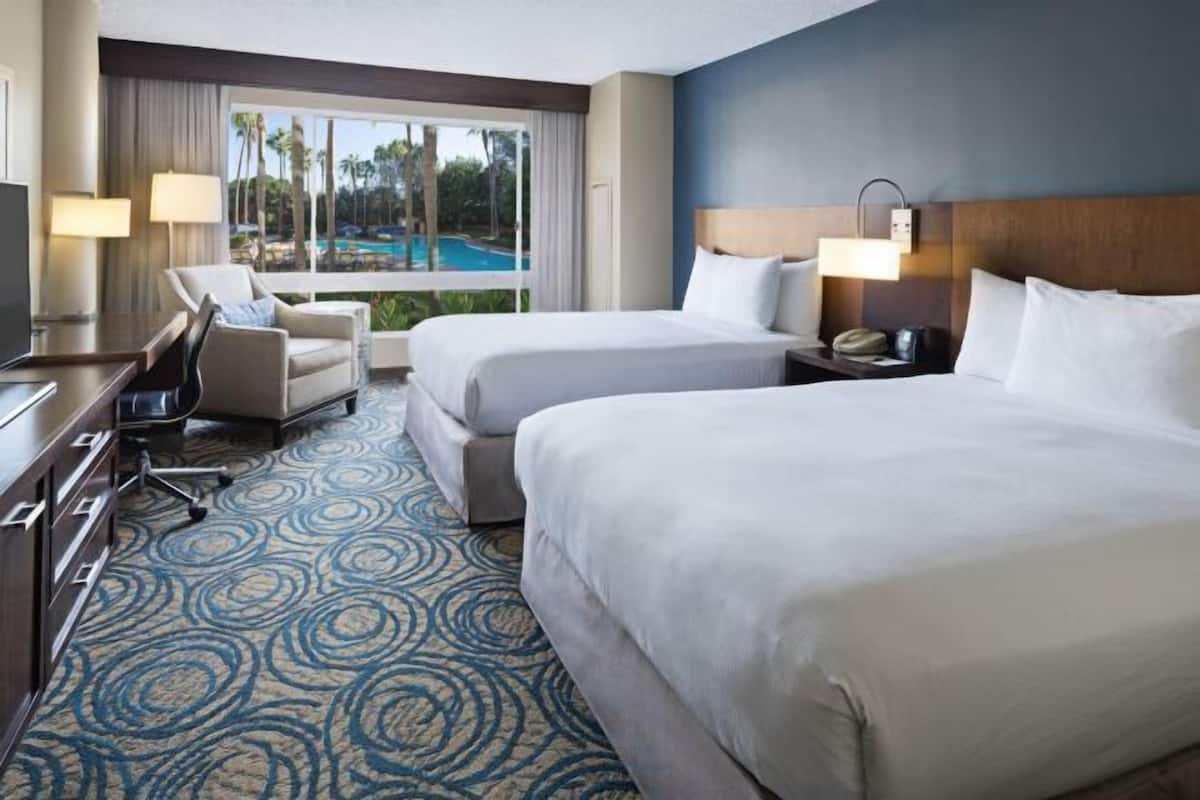 Ropa de cama de alta calidad y camas con pillow-top