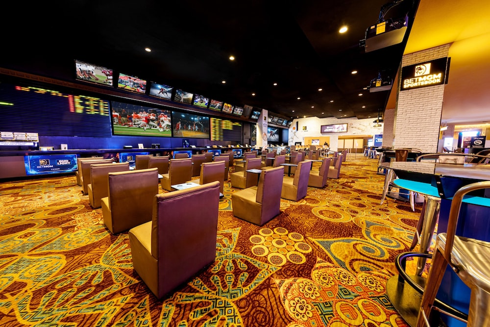 Luxor Hotel & Casino by null