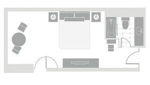 Disposizione di una camera d'albergo con letto, comodini, scrivania e bagno.