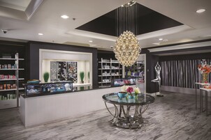 Couples treatment rooms, sauna, hot tub, steam room, body treatments