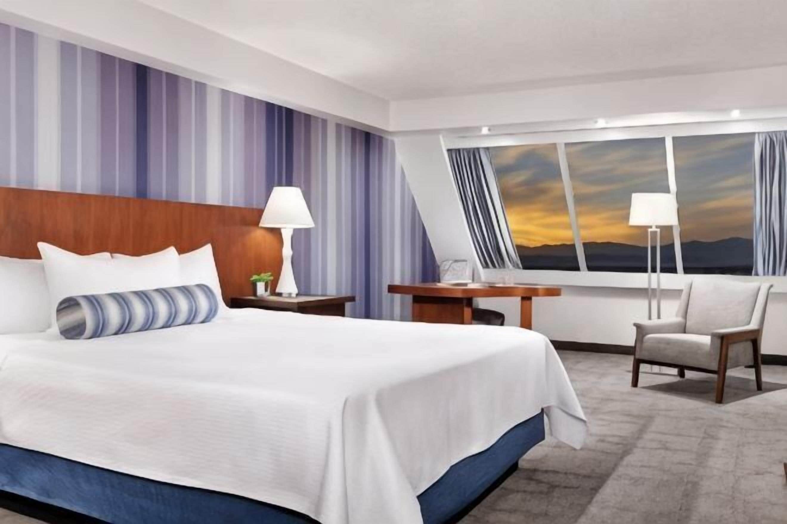 Premium bedding, in-room safe, blackout drapes, iron/ironing board