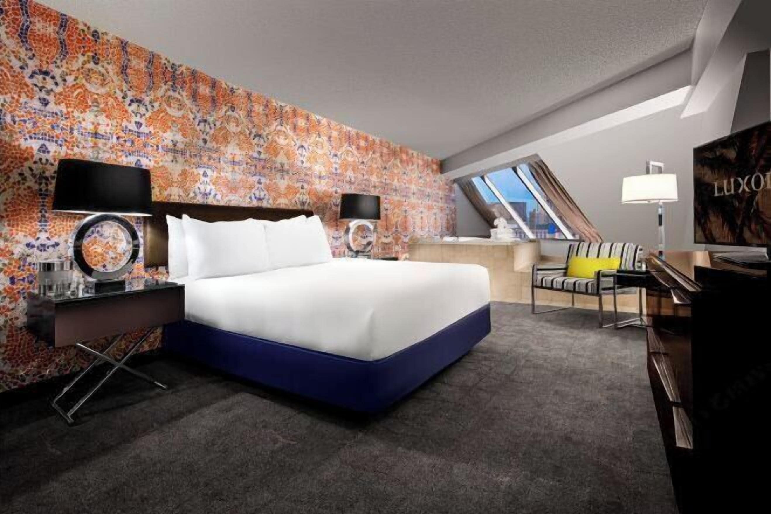 Premium bedding, in-room safe, blackout drapes, iron/ironing board