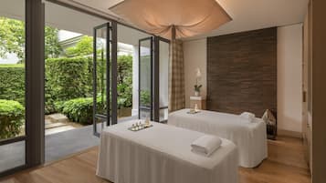 Couples treatment room(s), sauna, steam room, body treatments