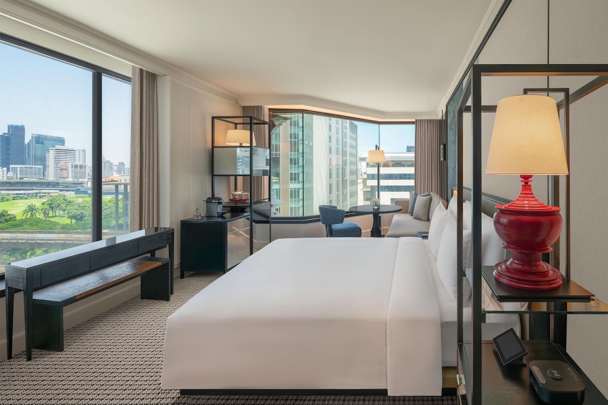 Deluxe kamer, 1 kingsize bed, hoek | Een minibar, een kluis op de kamer, een bureau, een laptopwerkplek