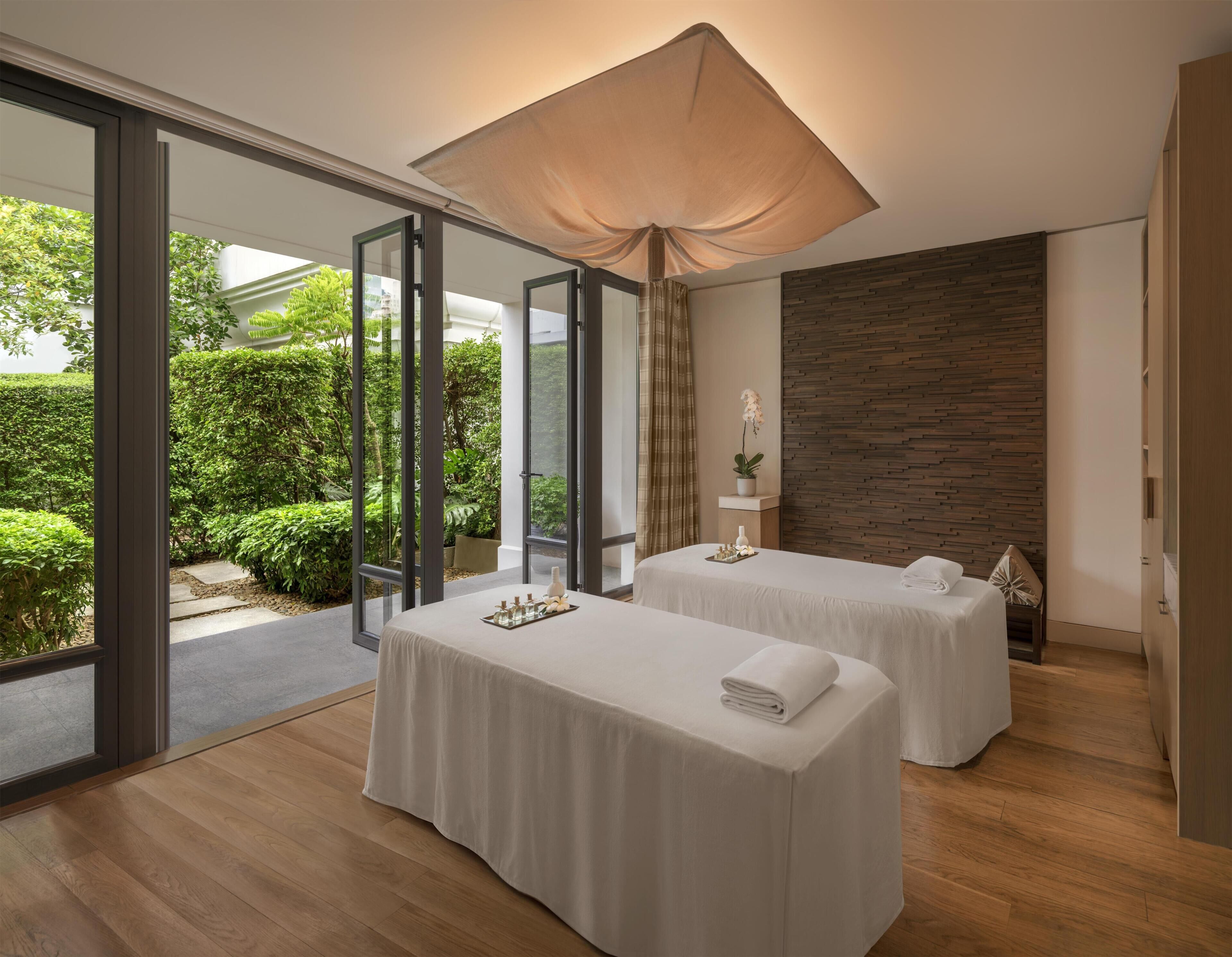 Couples treatment room(s), sauna, steam room, body treatments