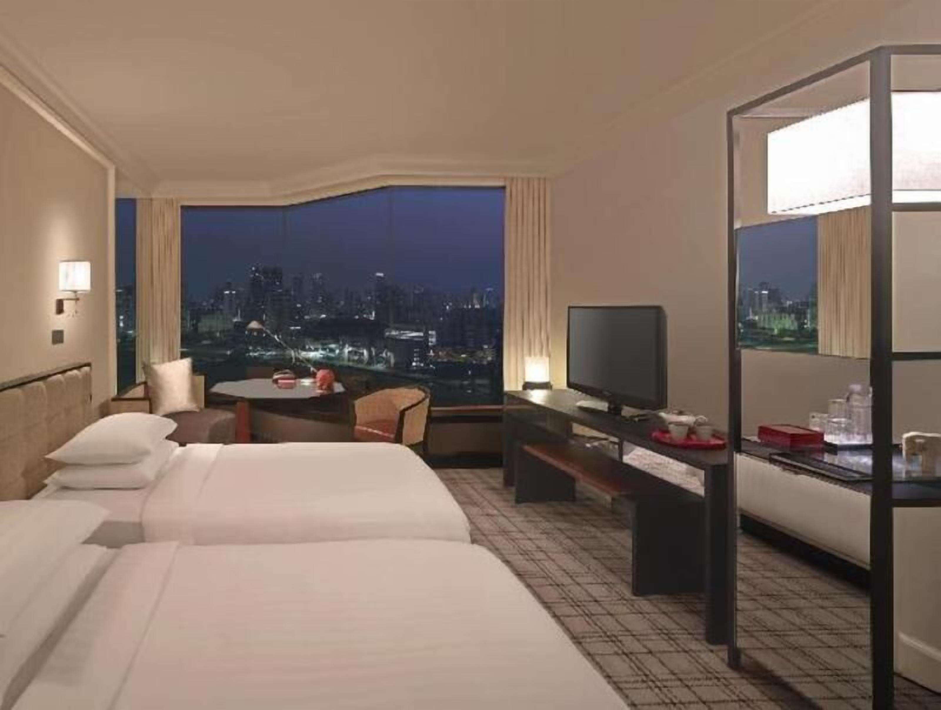 Minibar, in-room safe, desk, laptop workspace