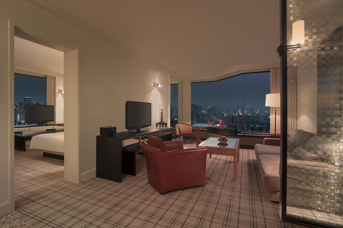 Executive suite, 1 kingsize bed (Grand) | Een minibar, een kluis op de kamer, een bureau, een laptopwerkplek