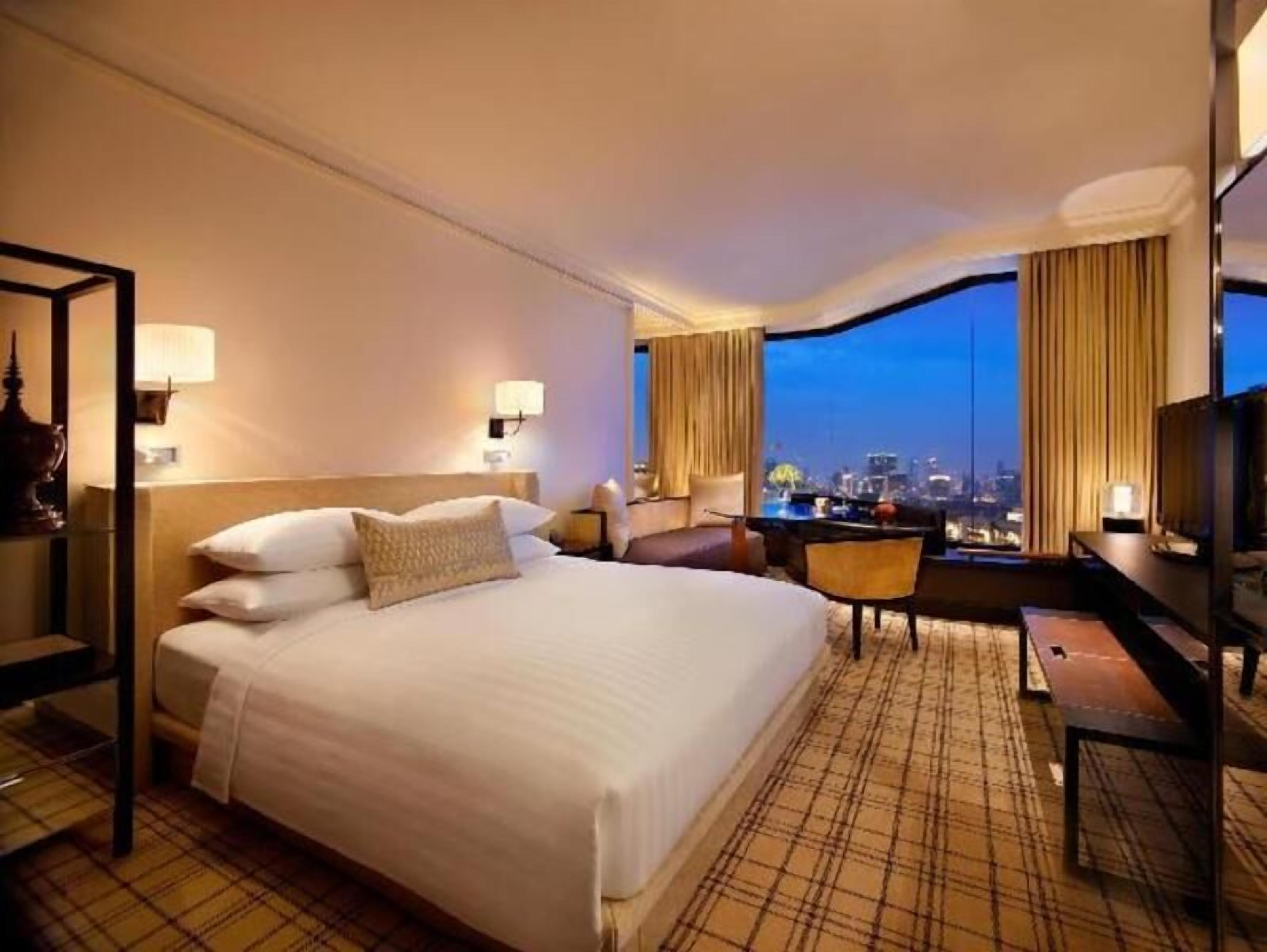 Minibar, in-room safe, desk, laptop workspace