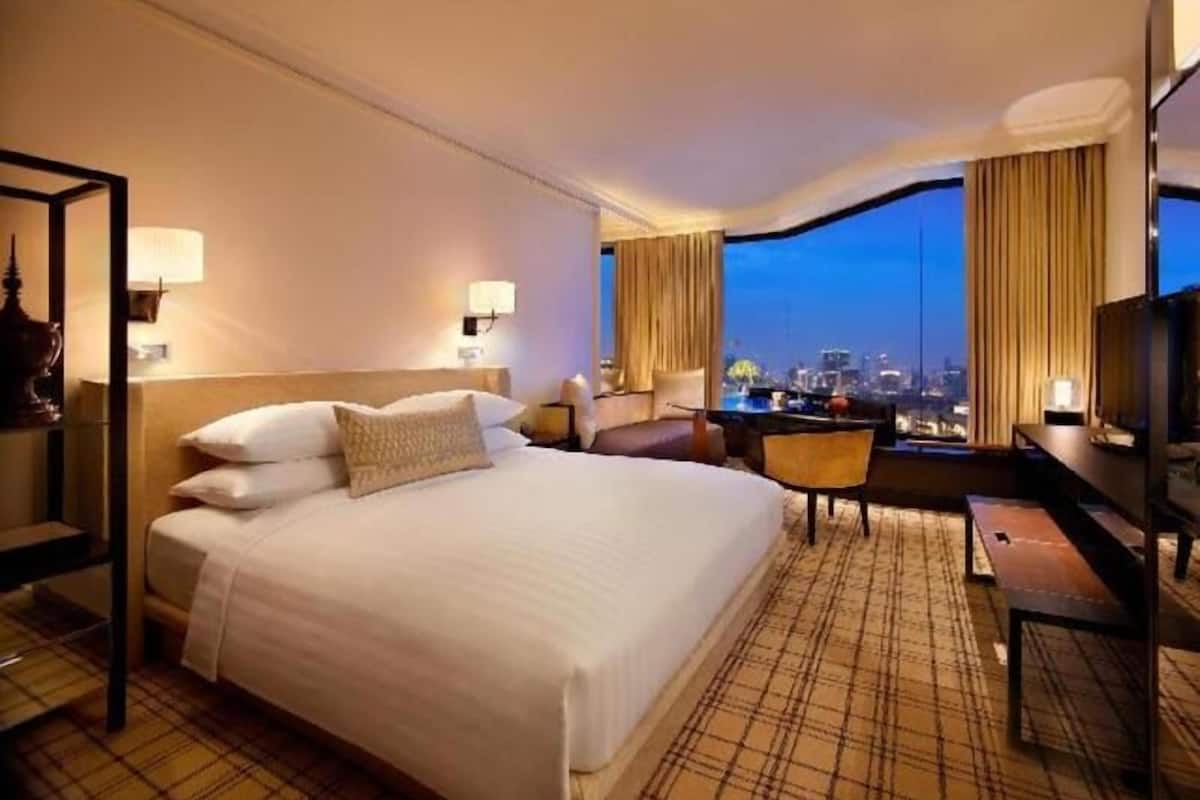 Minibar, in-room safe, desk, laptop workspace