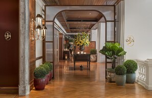 5 restaurants, lunch, dinner served; Italian cuisine - Grand Hyatt Erawan Bangkok (Bangkok)