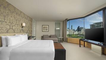 Suite (Diplomat) | Minibar, in-room safe, desk, laptop workspace