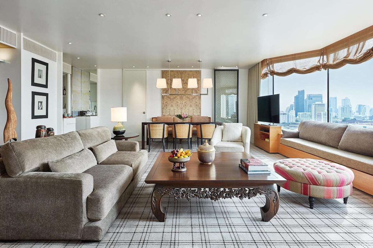 Suite Premier | Minibar, una cassaforte in camera, una scrivania, postazione laptop