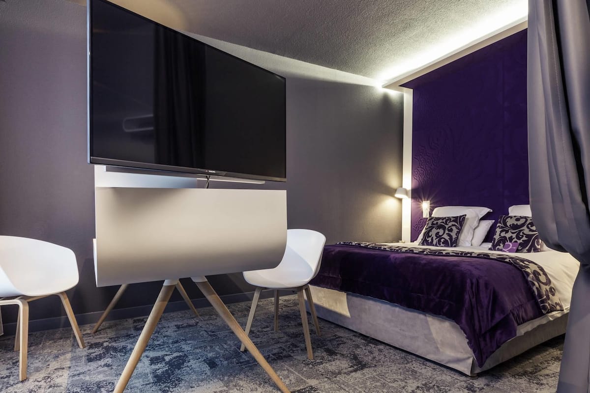 Privilege, Junior Suite, 1 King Bed with Sofa bed | Premium bedding, in-room safe, desk, blackout drapes