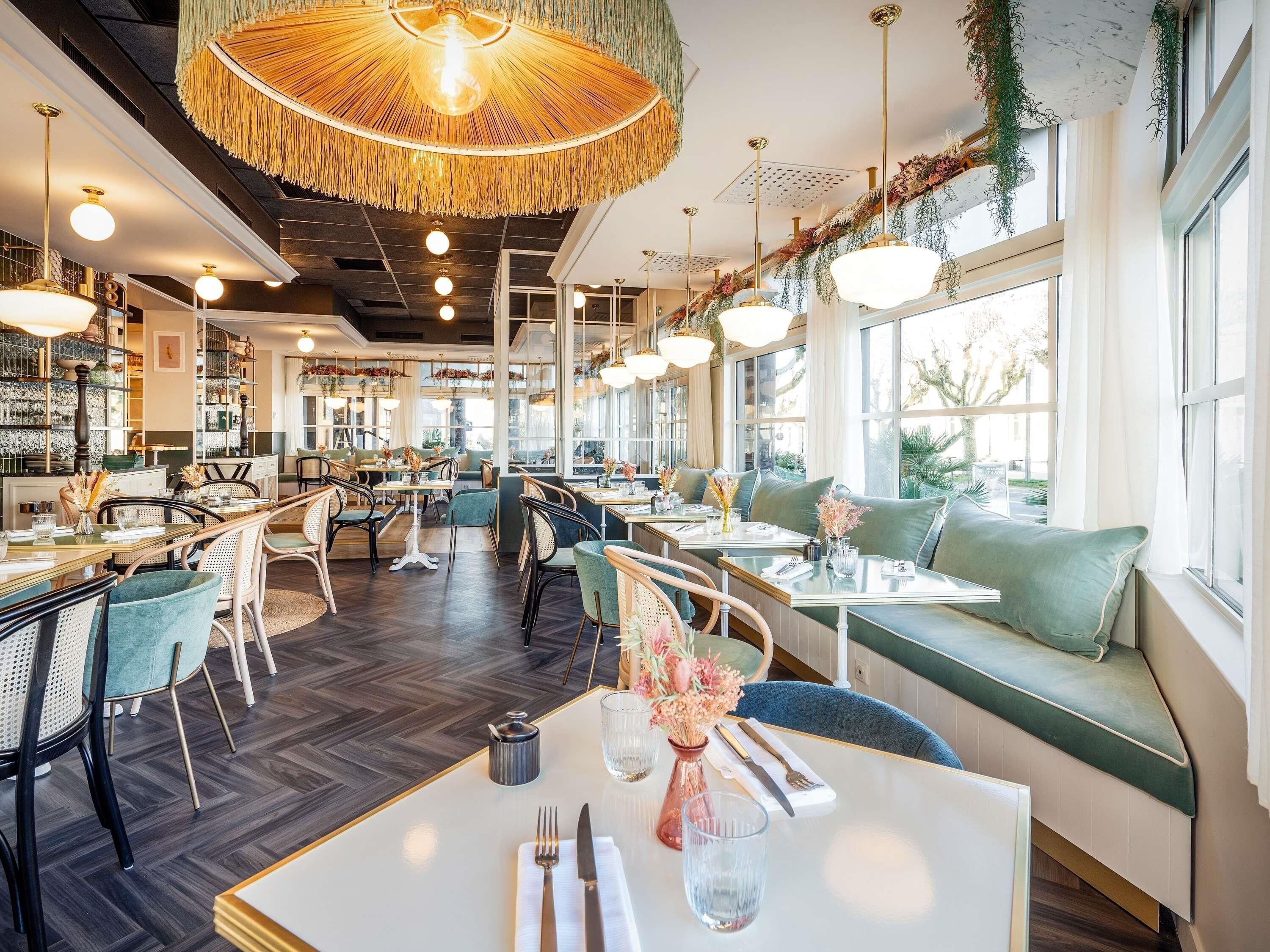 ランチ、ディナーに営業 (フランス料理、屋外席)