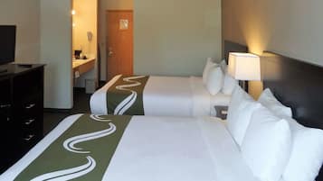 Habitación estándar, 2 camas de matrimonio | Escritorio, espacio para trabajar con un portátil, cortinas opacas