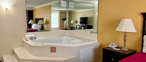 Deluxe Queen Room with Spa Bath | Soundproofing, iron/ironing board, travel crib, rollaway beds