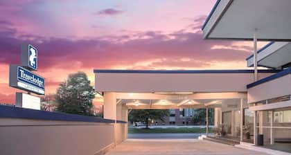 Travelodge by Wyndham Lafayette