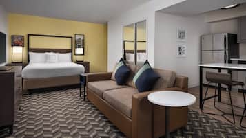 1 habitación, caja de seguridad en la habitación y escritorio