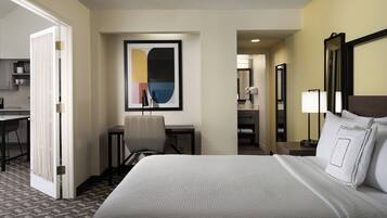 Suite, 2 habitaciones, para no fumadores | 1 habitación, caja de seguridad en la habitación y escritorio