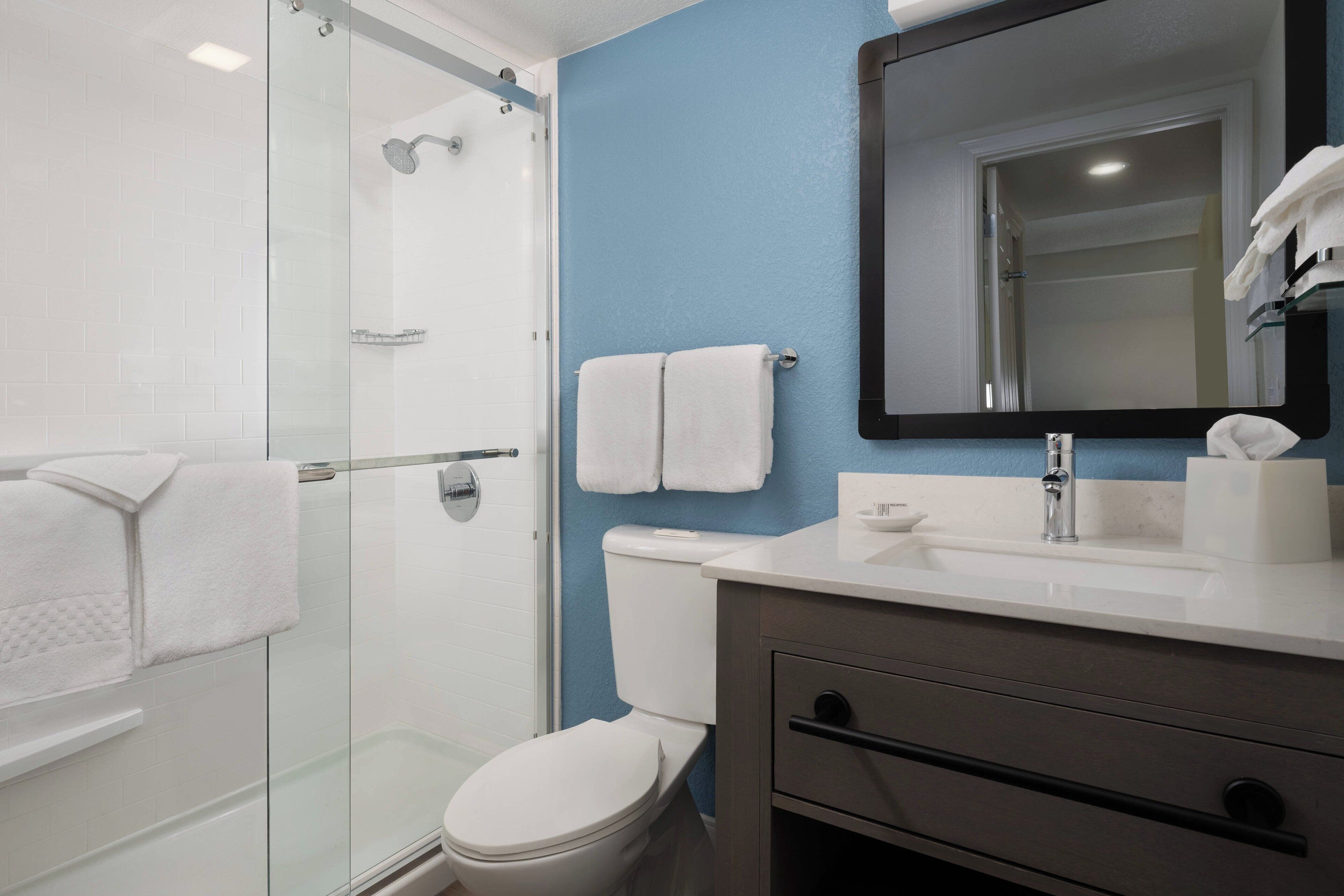 suite, 2 bedrooms, non smoking | bathroom | combined shower/bathtub, free toiletries, hair dryer, towels