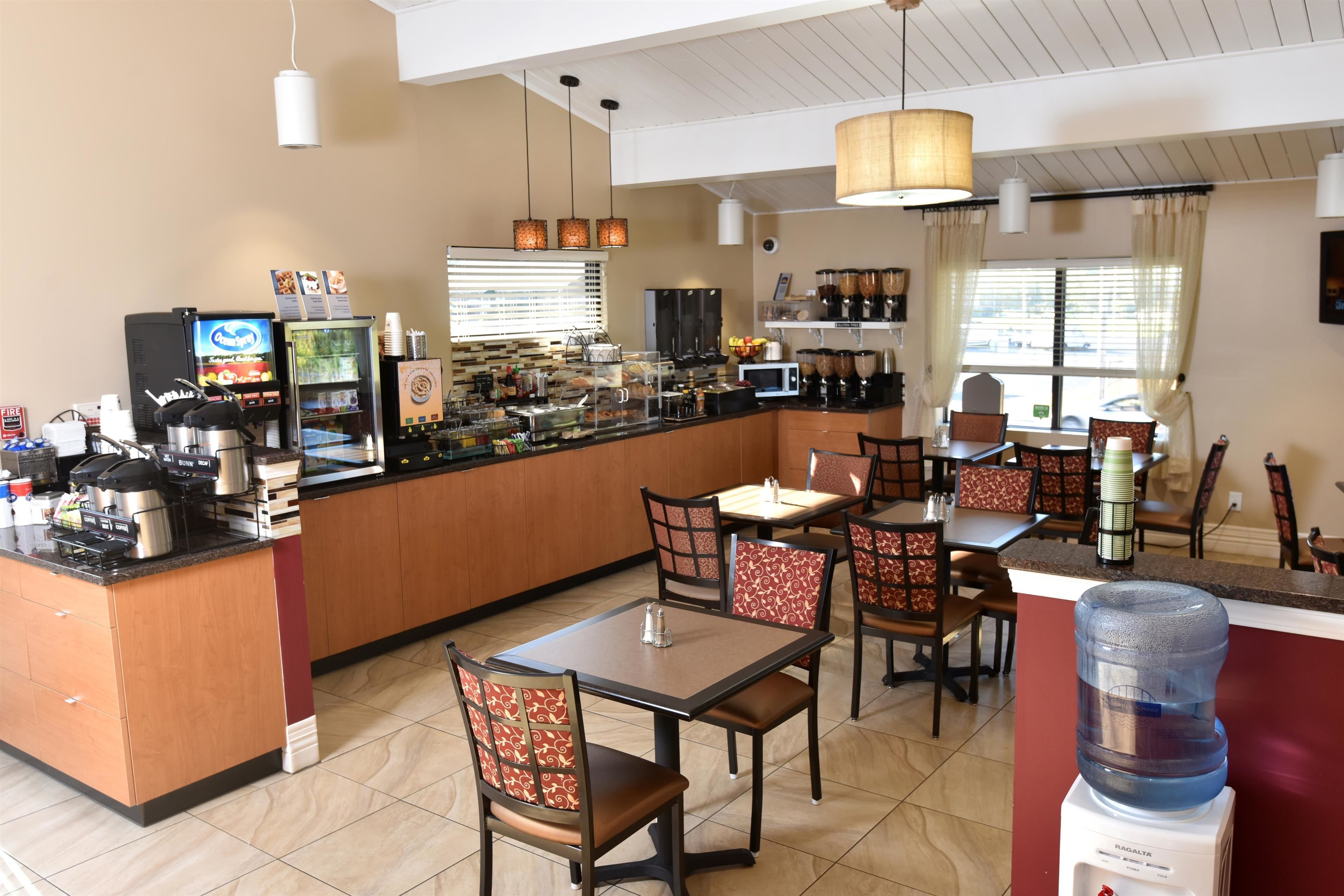 free daily full breakfast