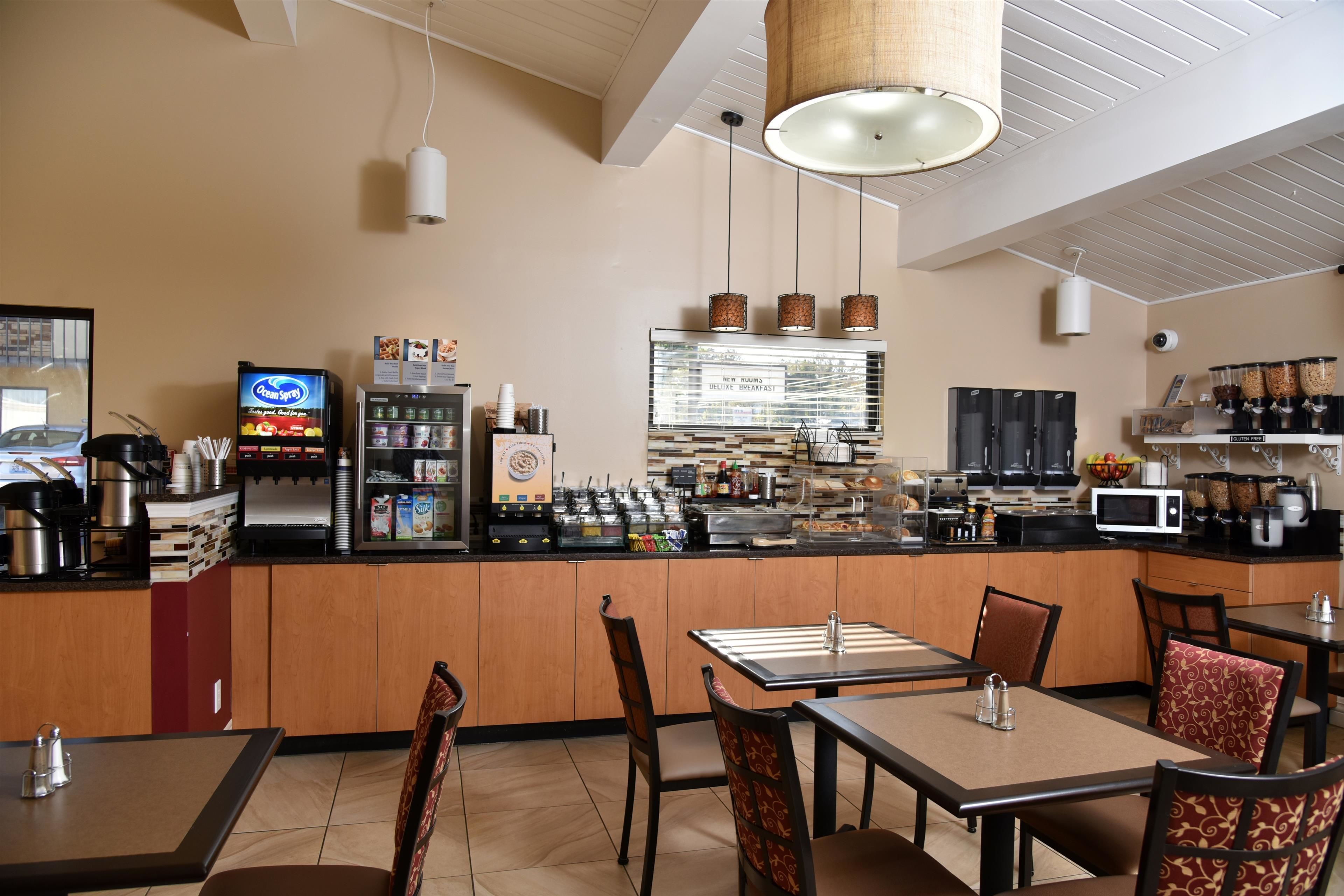 free daily full breakfast