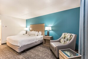 Studio Suite, 1 King Bed, Non Smoking | Desk, laptop workspace, iron/ironing board, free cribs/infant beds - EverSpring Inn & Suites (Marshall)