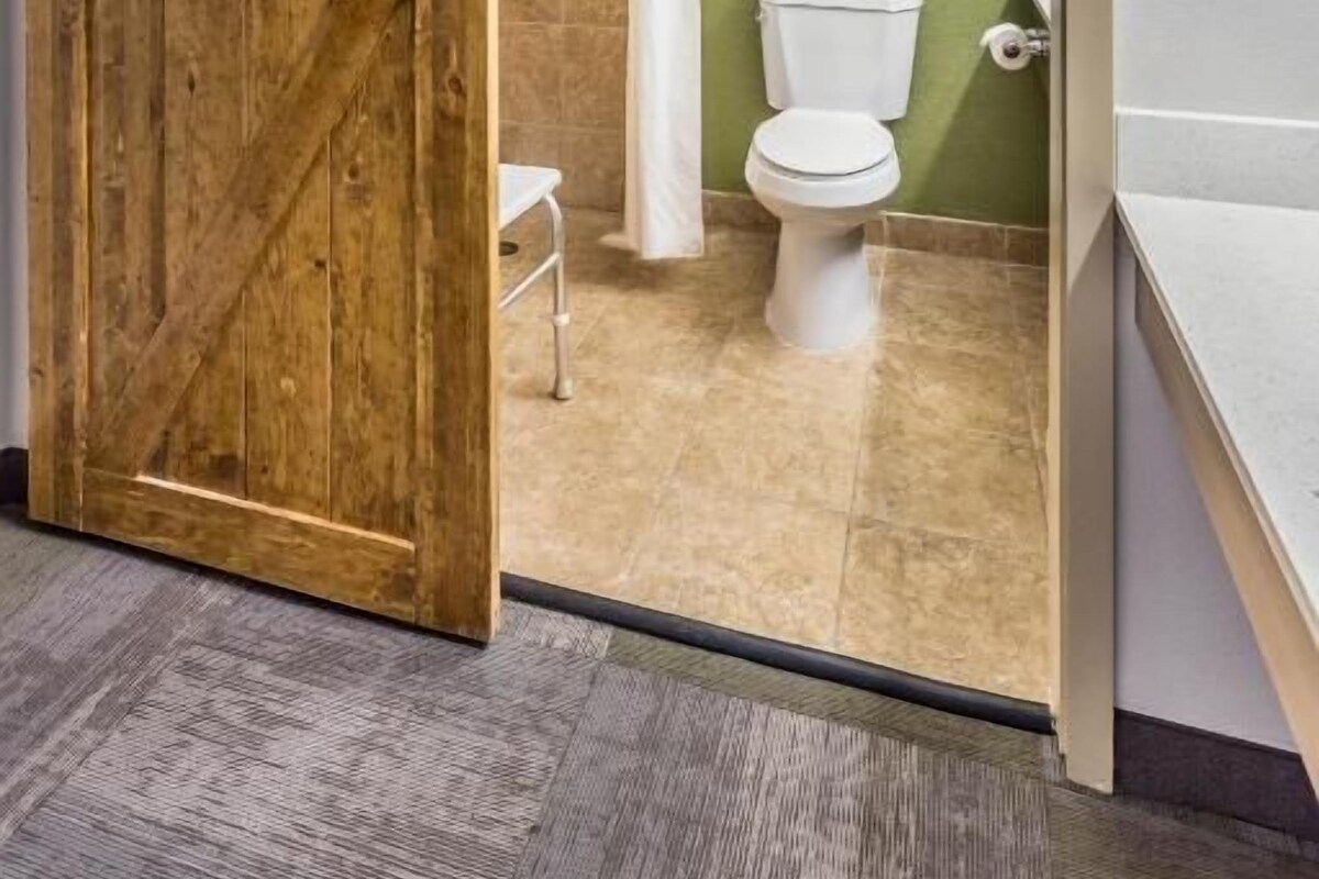 Ducha, artículos de tocador gratuitos, secador de pelo, toallas