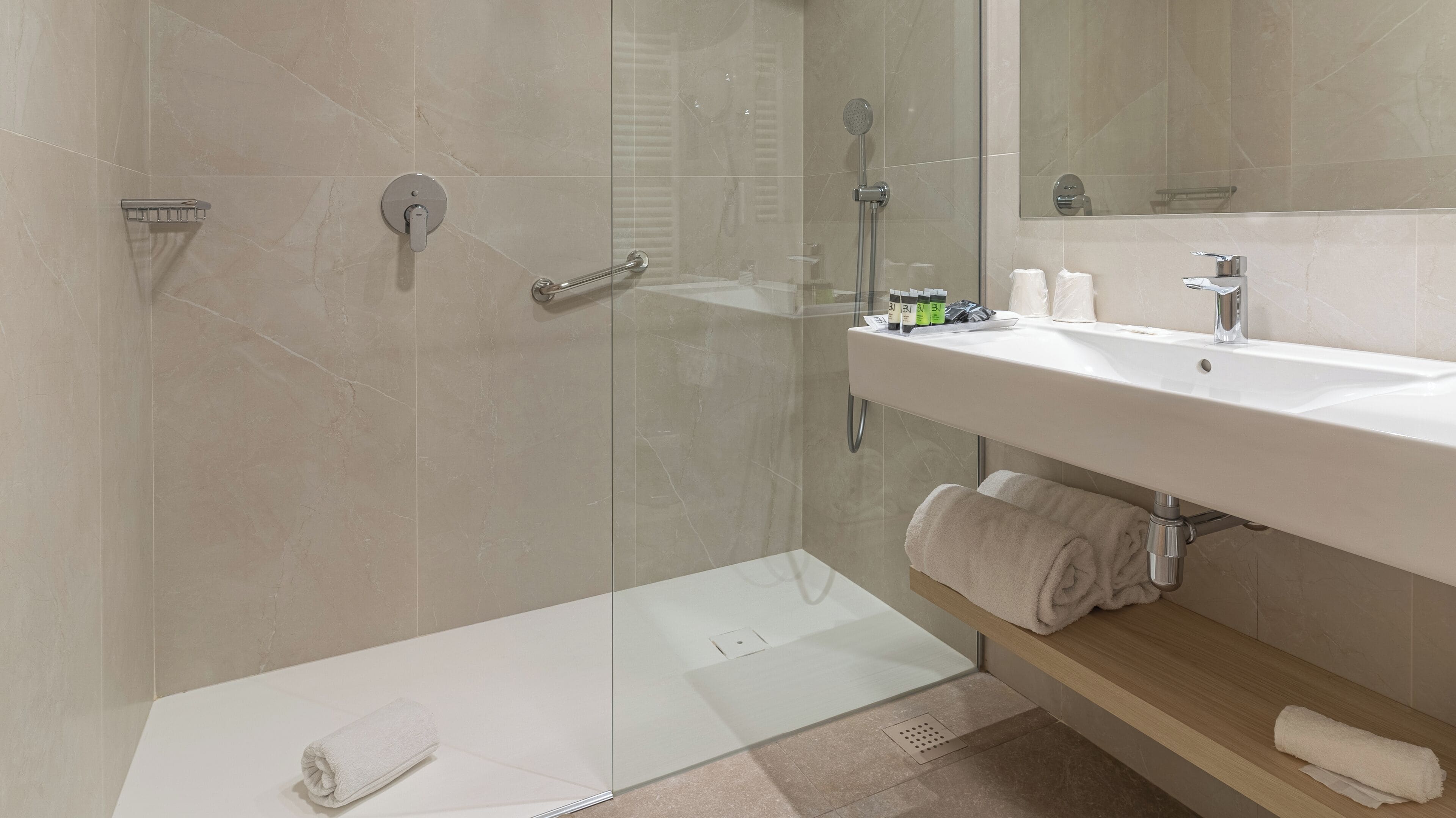 bathtub, free toiletries, hair dryer, bidet