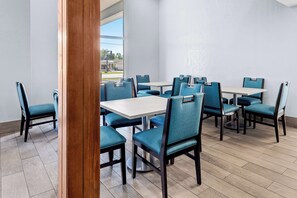 Free breakfast - SureStay Plus by Best Western Beaumont (Beaumont)
