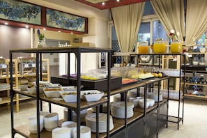 Tägliches Frühstücksbuffet (19 EUR pro Person)