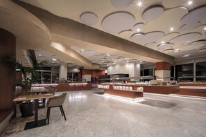 Dagelijks ontbijtbuffet (EUR 13 per persoon)