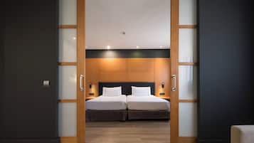Donzen dekbedden, een minibar, een kluis op de kamer, een bureau