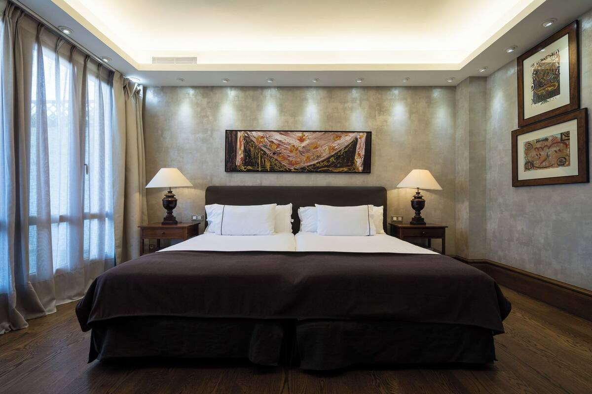 Suite Grand | Ropa de cama de alta calidad, edredón y minibar 