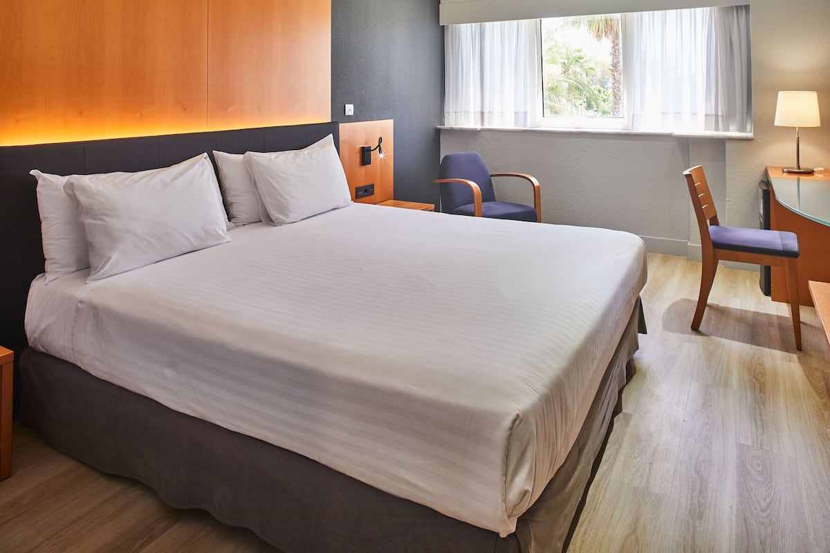 Couette en duvet, minibar, coffre-fort, bureau