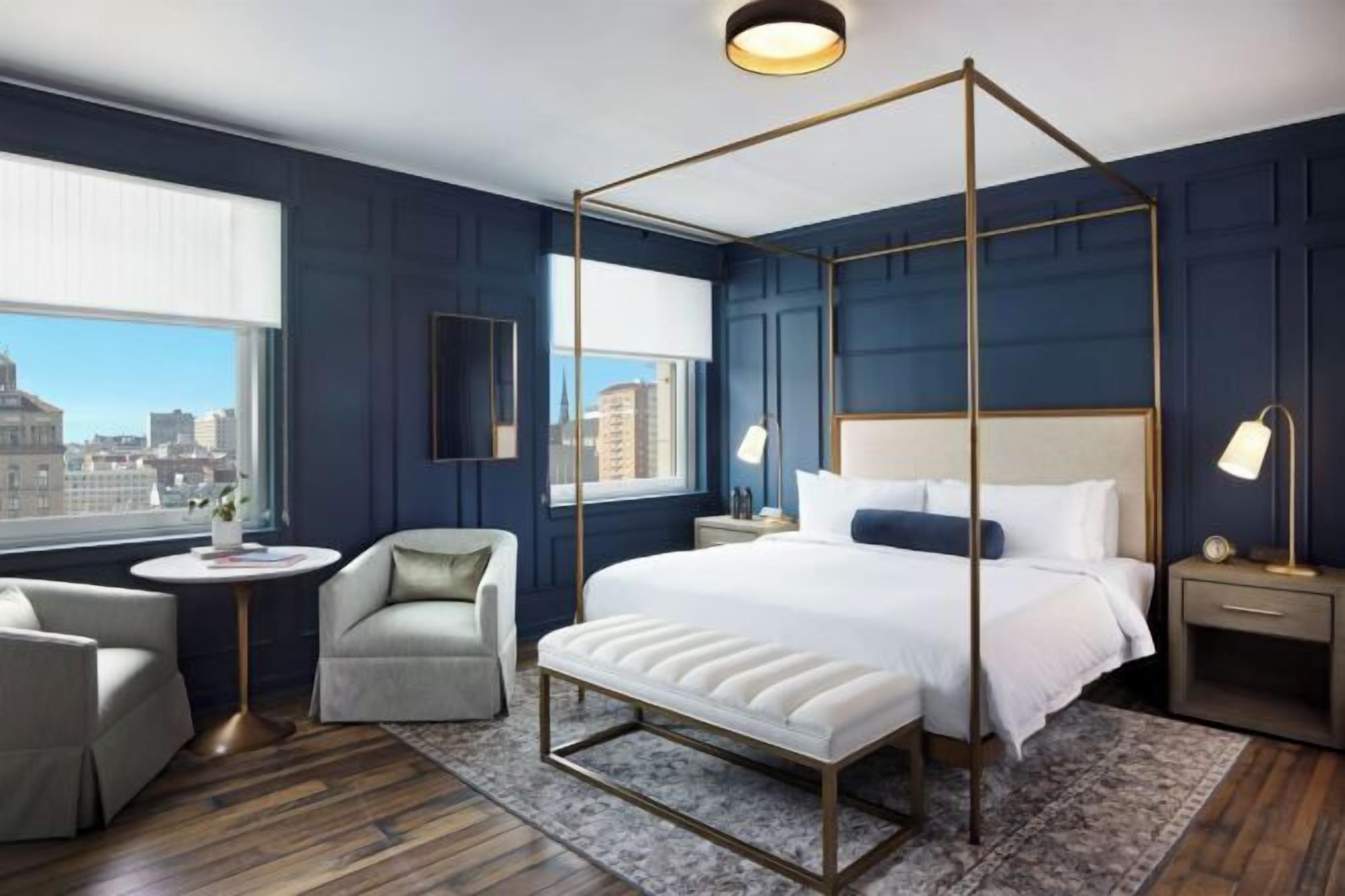 Premium bedding, in-room safe, desk, laptop workspace