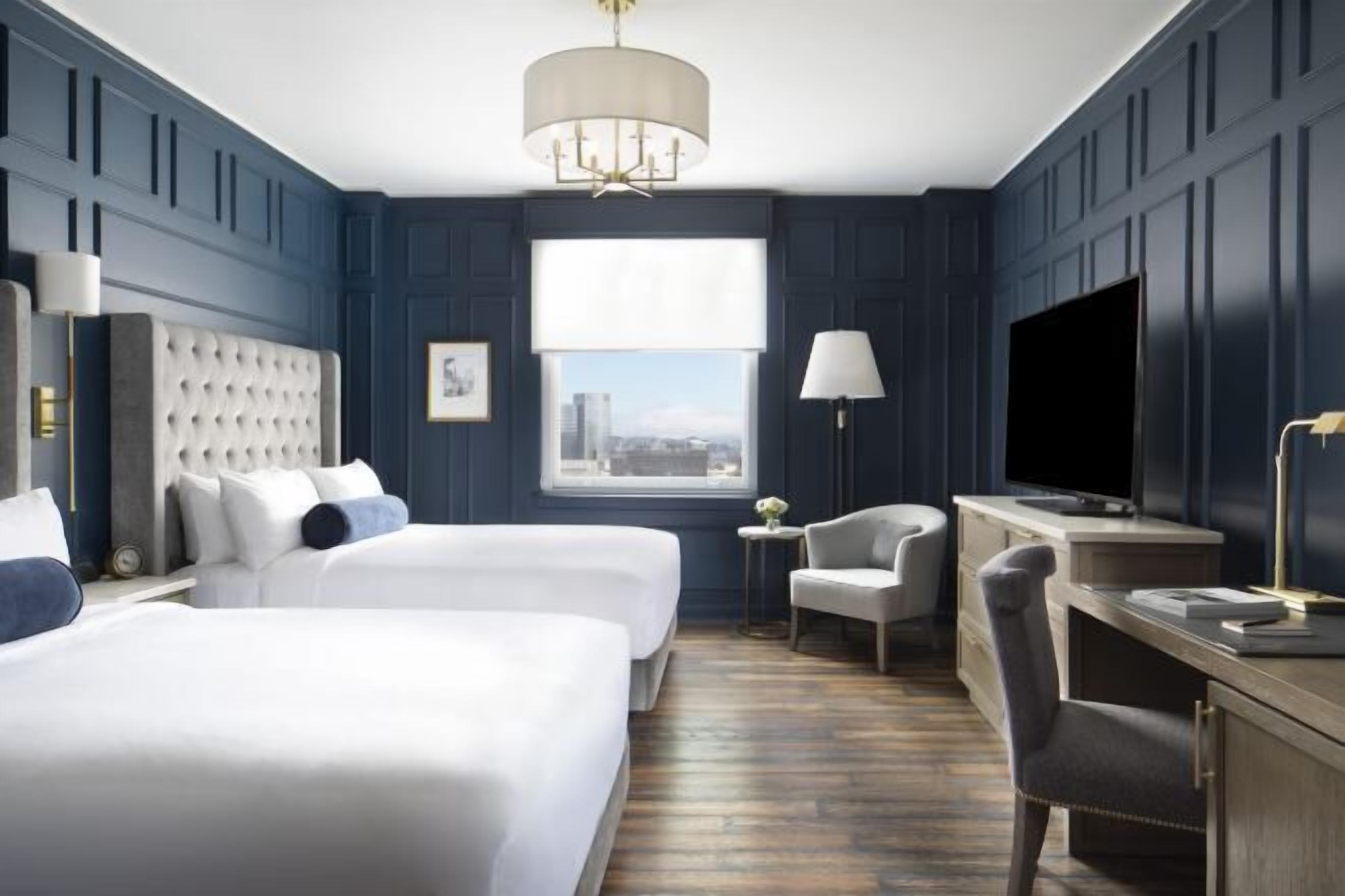 Premium bedding, in-room safe, desk, laptop workspace