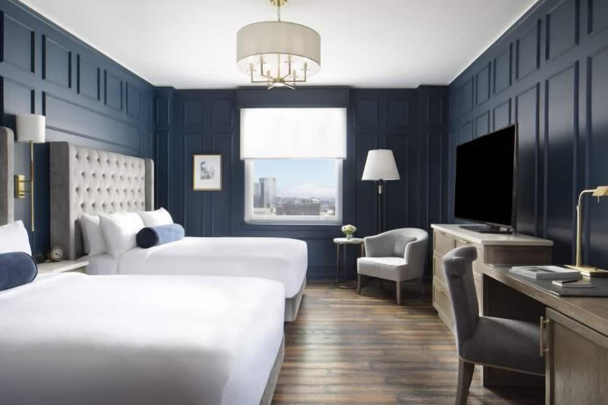 Premium bedding, in-room safe, desk, laptop workspace