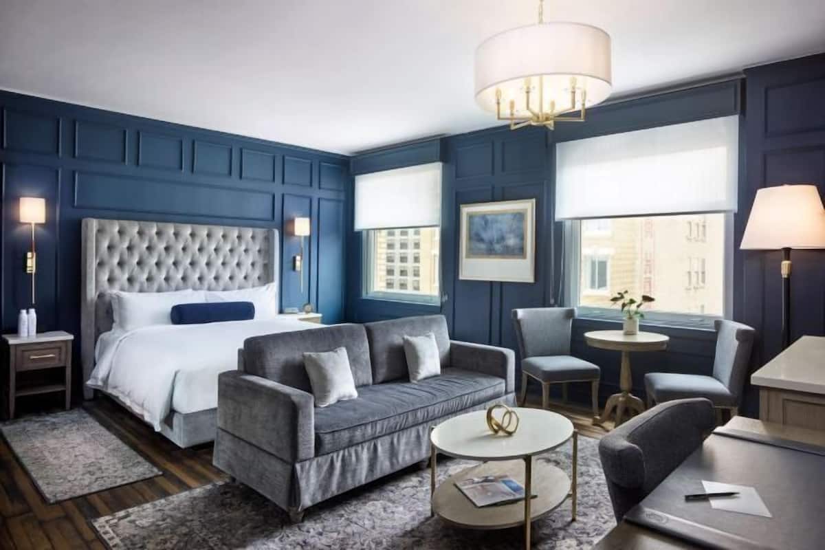 Premium bedding, in-room safe, desk, laptop workspace